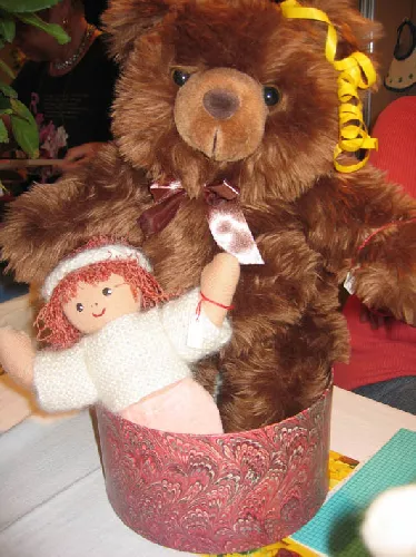 ours et poupée